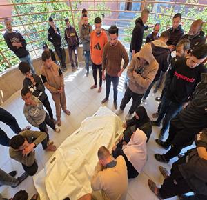 وداع وتشييع الشهيد احمد القدرة في مستشفى ناصر بخان يونس جنوب قطاع غزة